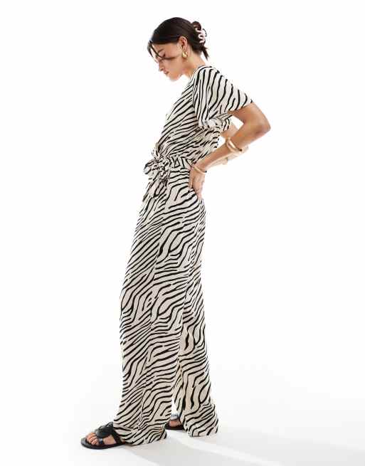 JDY - Jumpsuit med brede ben og bindetalje i sort/hvidt zebraprint