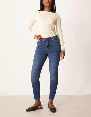 JDY - Knöchellange Jeans mit engem Schnitt aus mittelblauem Denim