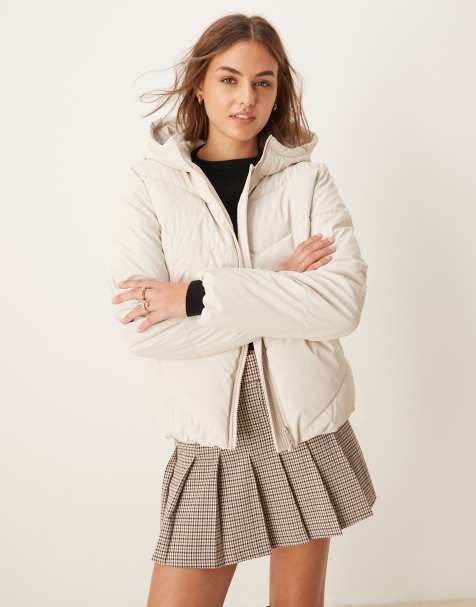 JDY - Kort gewatteerd puffer jack in gebroken wit - view 1
