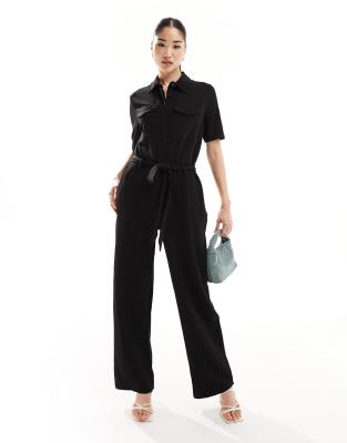 JDY - Kurzärmliger Jumpsuit in Schwarz