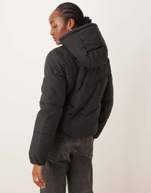 JDY – Kurze Pufferjacke in Schwarz ASOS