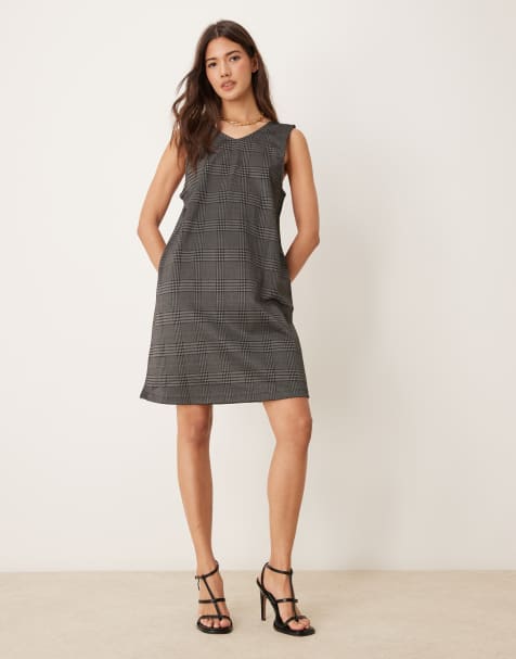 JDY – Kurzes Latzkleid in grau kariert - view 1
