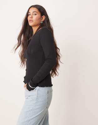 lettuce edge long sleeve top in black