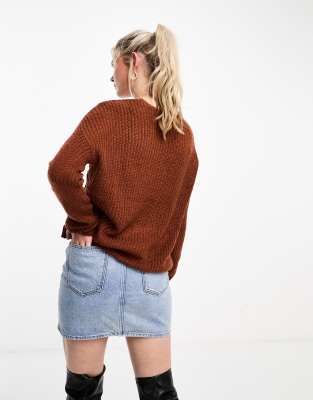 Jdy Lightweight V-neck Sweater In Auburn