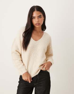 JDY - Locker sitzender Pullover in Creme mit V-Ausschnitt-Weiß