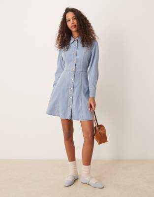 long sleeve belted denim dress in light wash blue