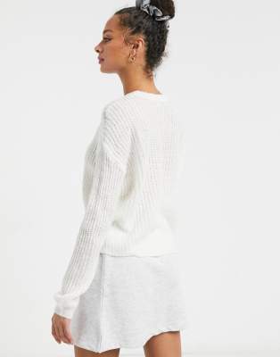white jumper long sleeve