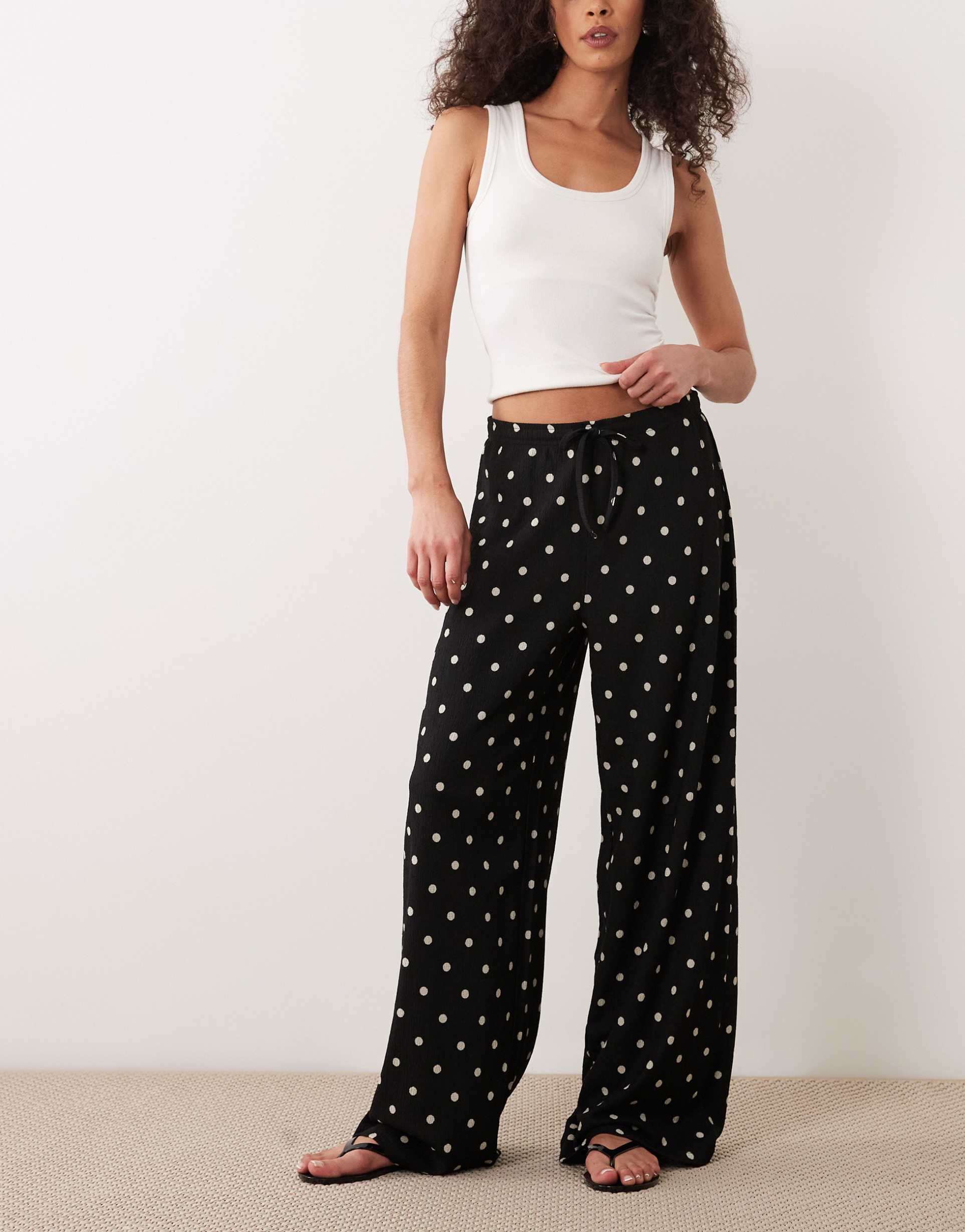 jdy loose fit textured pants in black polka dot