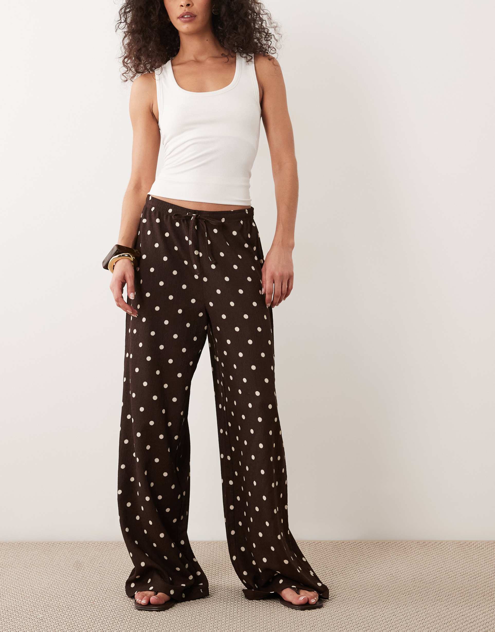 jdy loose fit textured pants in brown polka dot