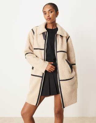 JDY - Manteau à liseré contrastant en imitation peau de mouton - Crème