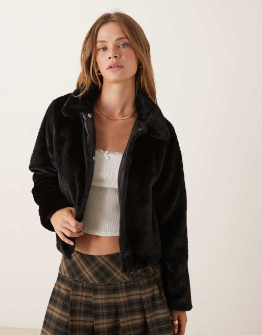 JDY - Manteau court en fausse fourrure avec col - Noir