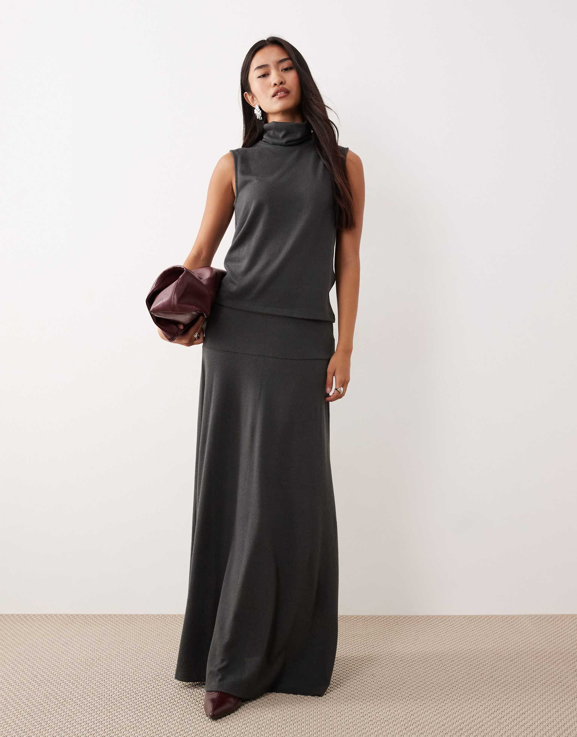 jdy maxi skirt set in dark gray