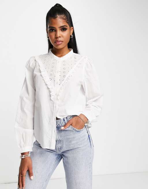JDY – Mia – Bluse in Weiß mit Stickerei