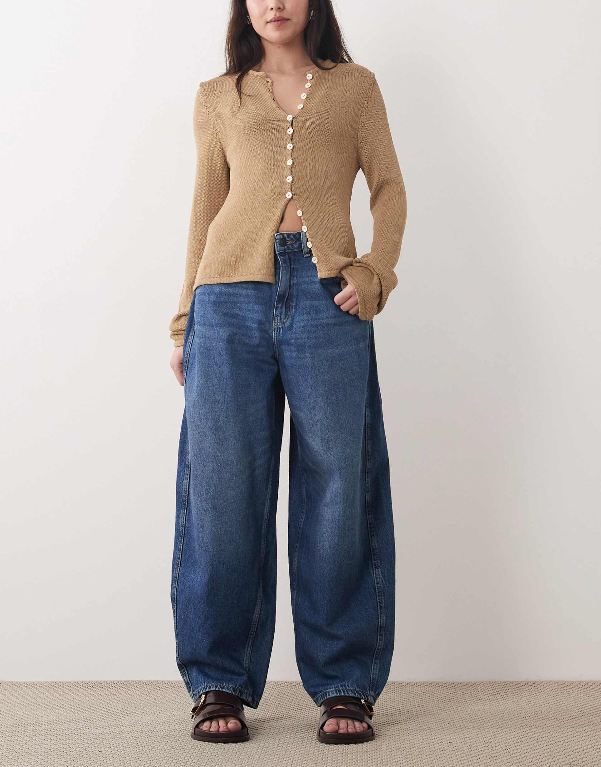 jdy mid waist barrel leg jeans in mid blue