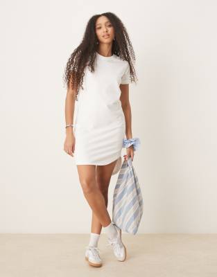 JDY - Mini-T-Shirt-Kleid in Weiß