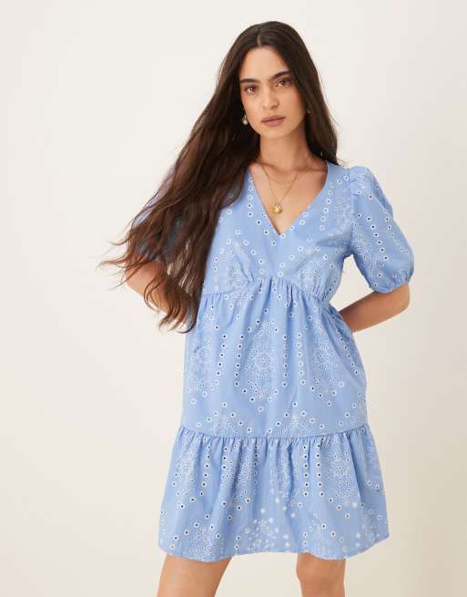 JDY – Minikleid in Blau mit tiefer Taille und Stickerei