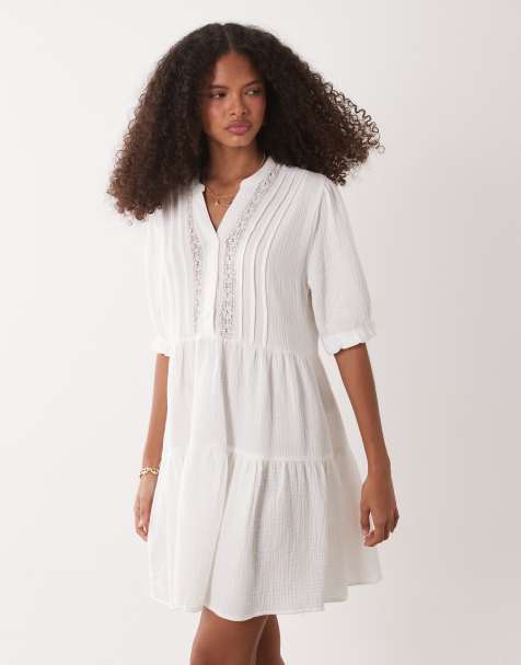 JDY – Musselin-Minikleid in Weiß mit tief angesetztem Saum und Spitzendetail - view 1