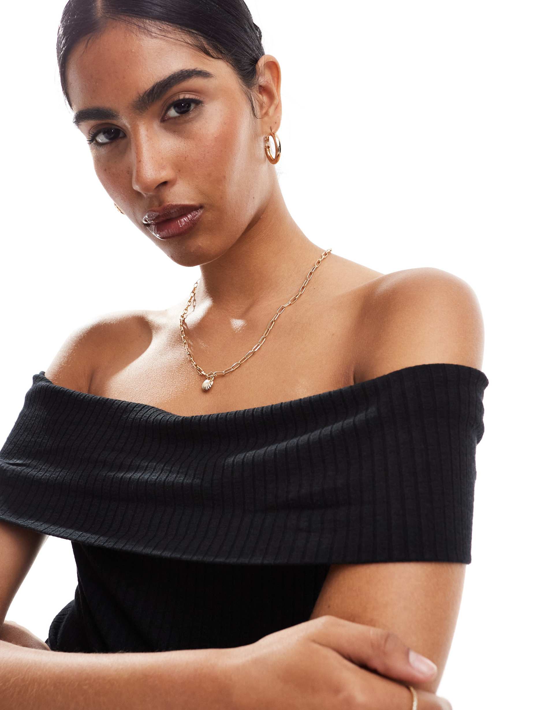 jdy off shoulder top in black