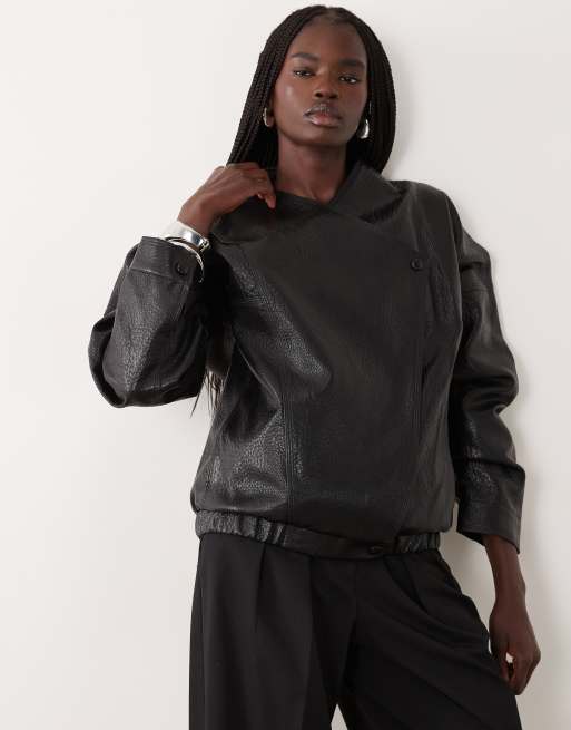 JDY Oversize-Jacke mit V-Ausschnitt aus Kunstleder in Schwarz, 2 von 4