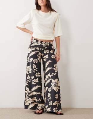 Pantalon large à imprimé fleurs - Noir et crème XS L32