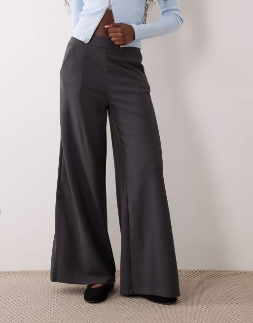 JDY - pantalones de traje de pernera ancha y talle alto en gris oscuro, 2 de 5