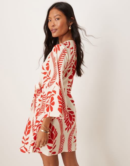 JDY Petite - Beige kimono-kjole med slå-om-snit og rødt blomstermønster, 4 af 4