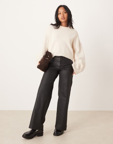 JDY Petite - Broek met wijde pijpen van imitatieleer in zwart - view 1