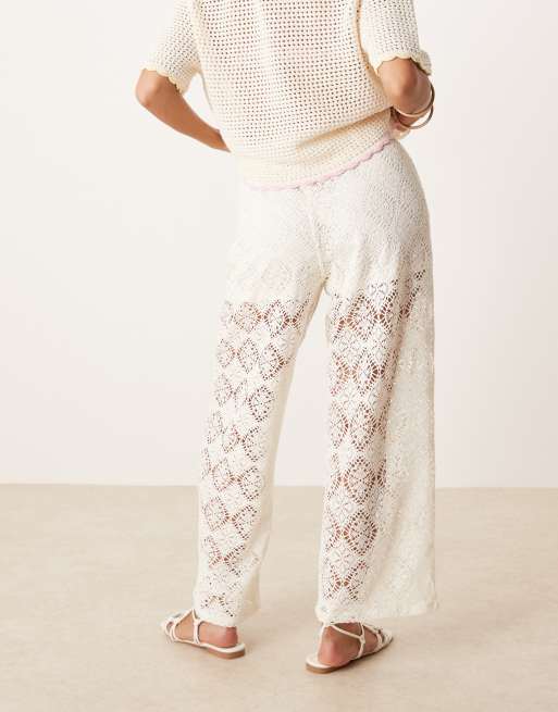 JDY Petite – Häkelhose in Weiß mit weitem Bein und integrierten Shorts, 4 von 5