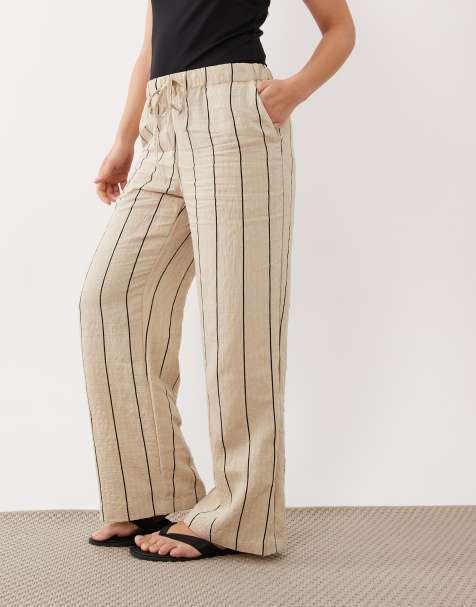 JDY Petite – Hose in Beige mit Streifen in Schwarz mit weitem Bein - view 1