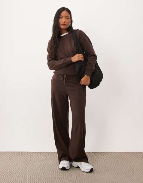 JDY Petite – Jersey-Set in Schokobraun aus Sweatshirt und weit geschnittener Sweat-Jogginghose - view 1