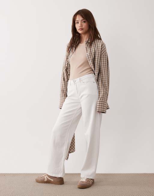 JDY Petite Katie low waist straight leg jeans in white, 2 of 5