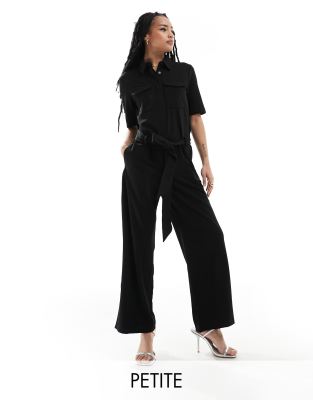 JDY Petite - Kurzärmliger Jumpsuit in Schwarz mit Tasche