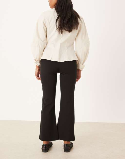 JDY Petite - Pantaloni a zampa a vita alta neri, 4 di 5