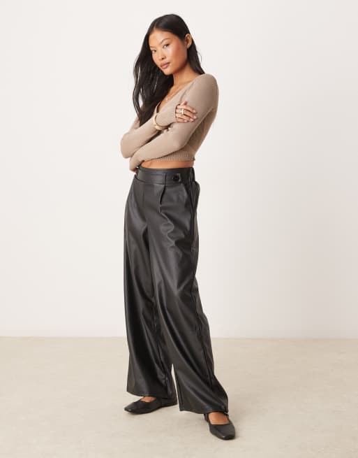 JDY Petite - Pantaloni neri in pelle sintetica a vita alta e fondo ampio