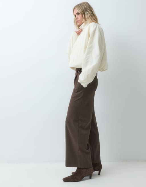 JDY Petite pantaloni sartoriali a gamba larga con dettaglio bottoni marrone, 1 di 5