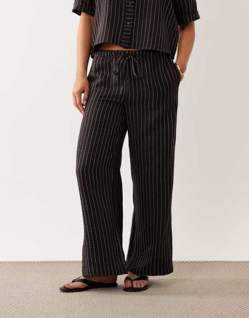 JDY Petite - Parte de un conjunto - Pantalones marrones a rayas de pernera ancha, 2 de 5