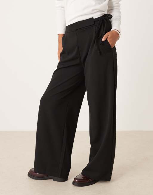 JDY Petite tailored wide leg trouser with tie detail in black, 4 of 5
