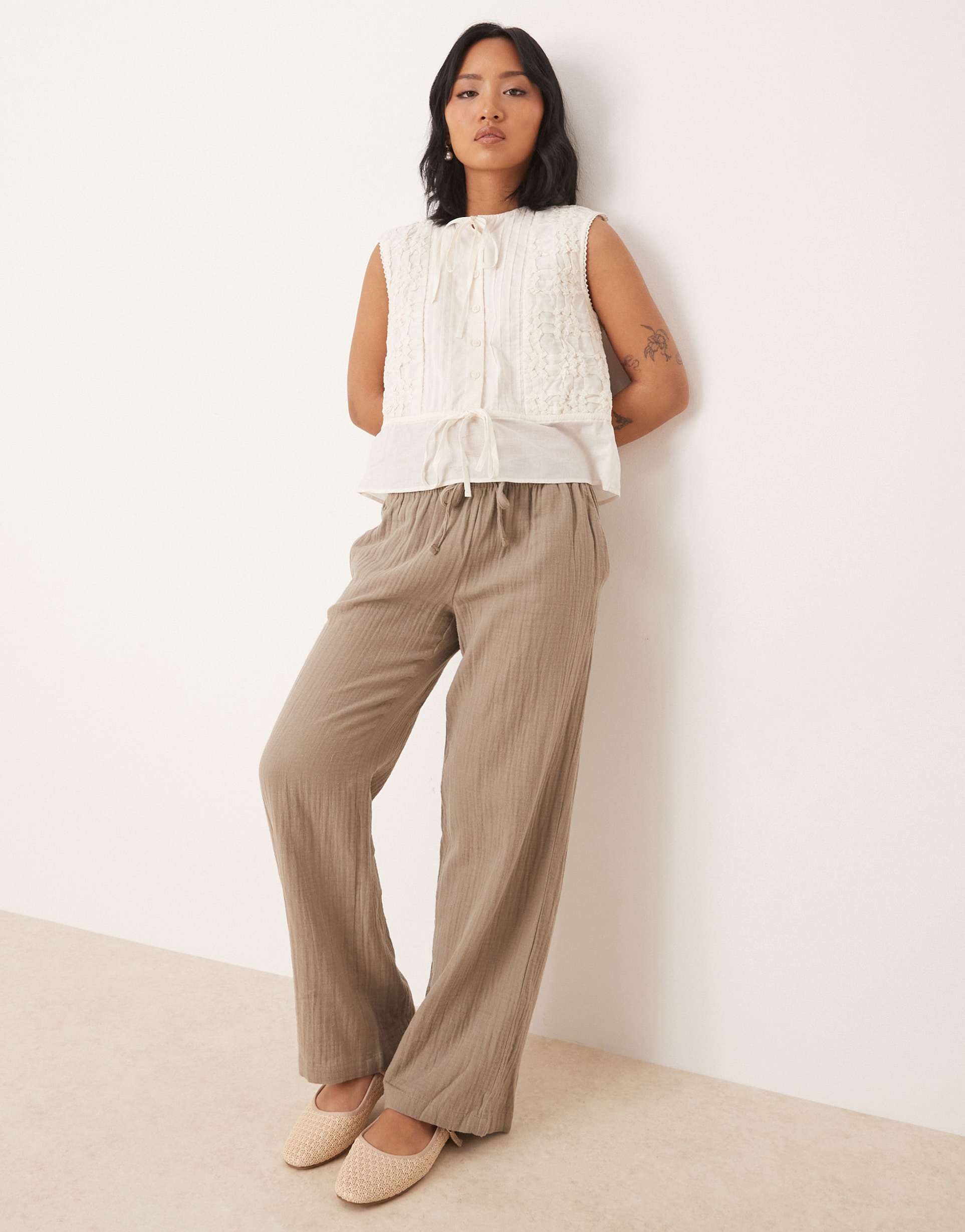 jdy petite wide leg cheesecloth pants in brown