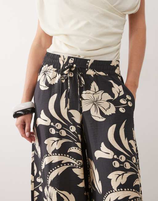 JDY Petite wide leg pant in black with cream floral print, 3 of 5