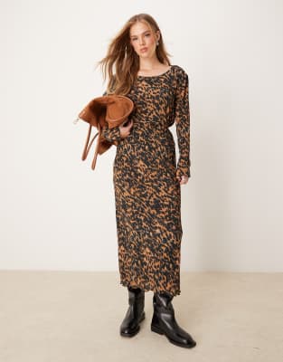 plisse belt midi dress in leo print-Brown