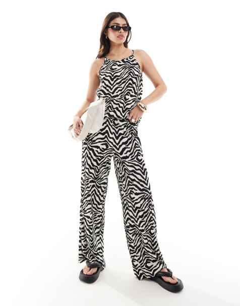 JDY - Plissé broek met wijde pijpen en elastische taille in zwarte en witte zebraprint, deel van co-ord set - view 1