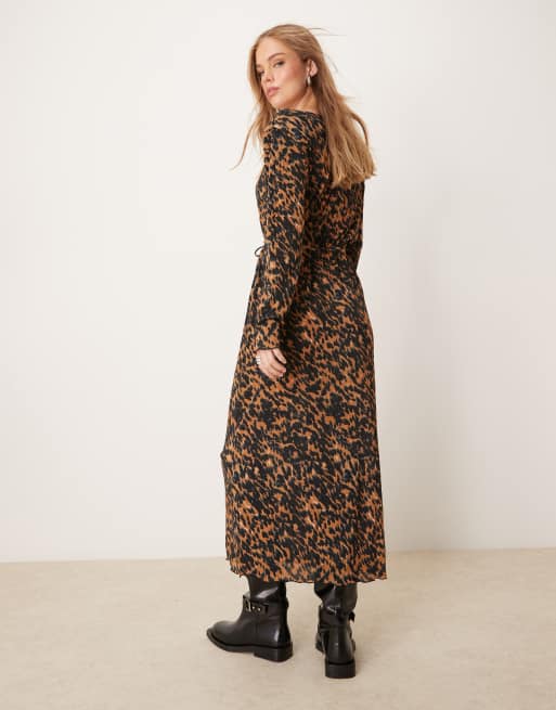 JDY – Plissee-Midikleid mit Leopardenmuster und Gürtel, 3 von 4