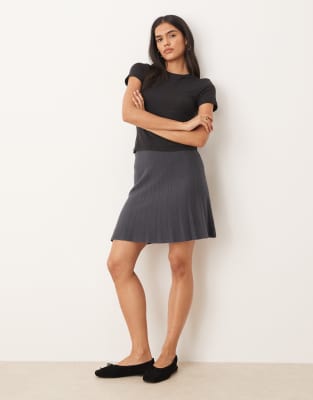 JDY - Plissierter Strickrock in Grau