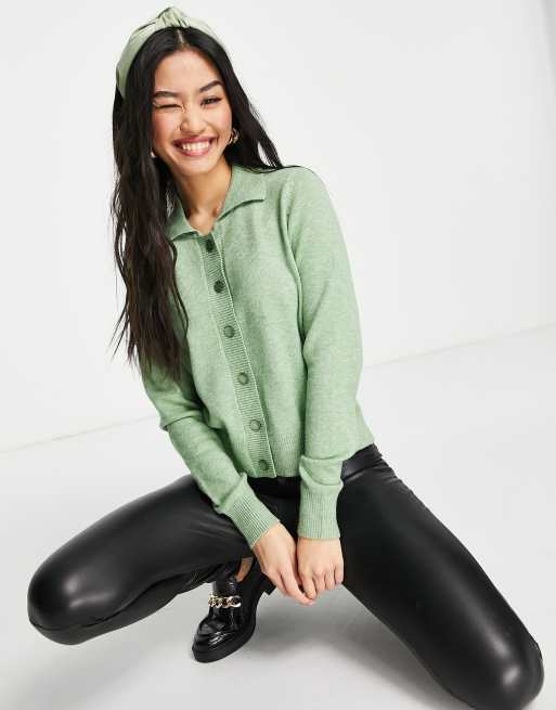 JDY – Polo-Strickjacke mit Knopfleiste in Grün