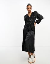 ASOS DESIGN Curve 70s drape front wrap midi dress in black | ASOS