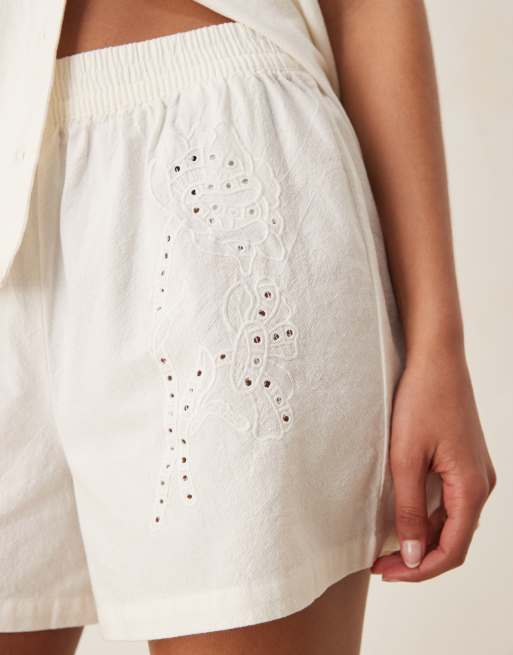 JDY relaxed pull on shorts in white broderie (part of a set), 4 of 5