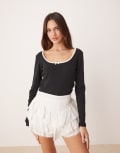 [JDY] JDY ribbed long sleeve top with contrast trim in black-White 20 BLACK