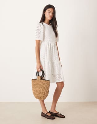 Robe courte à volants en broderie anglaise - Blanc S
