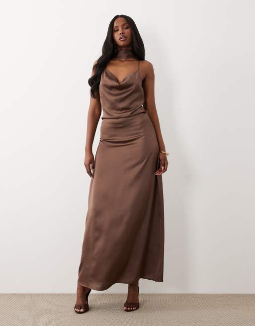 JDY - Robe longue satinée à col bénitier avec foulard et dos ouvert - Marron, 2 de 4