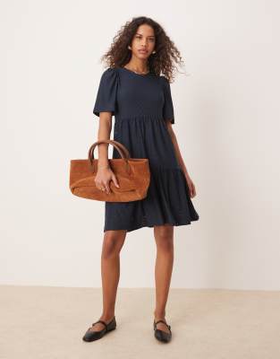 JDY - Robe mi-longue à volants en broderie anglaise - Bleu marine